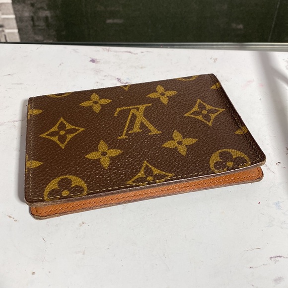 Authentic Louis Vuitton Monogram Card Holder - Picture 12 of 12